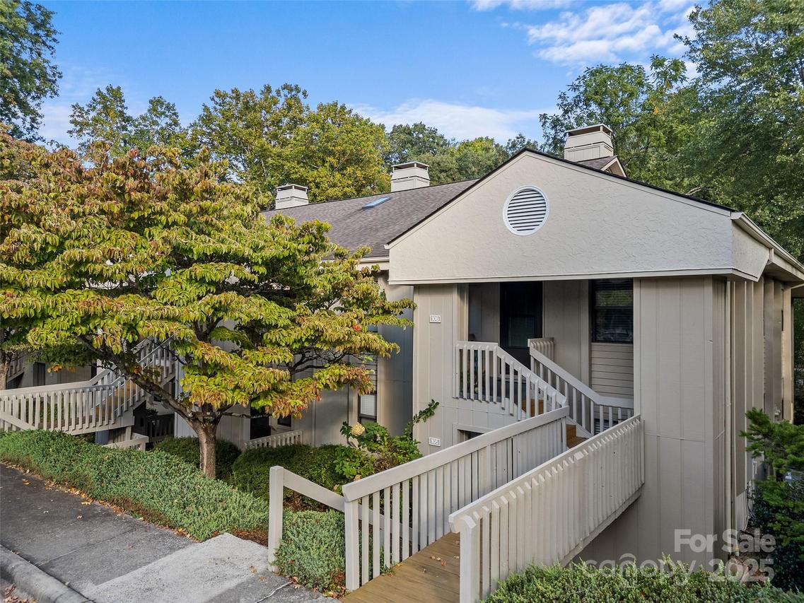 106 Abbey Cir., Asheville, NC 28805