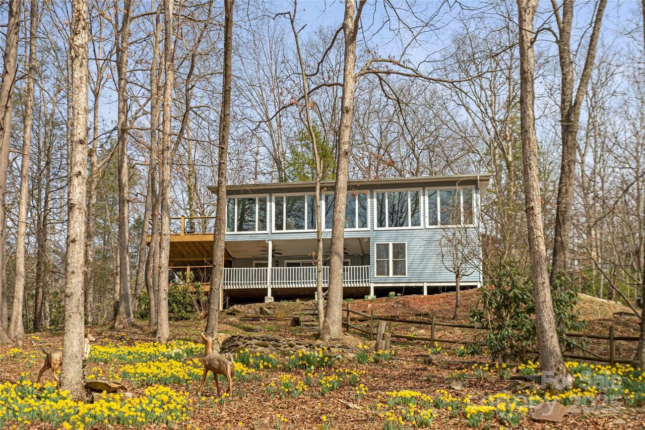 87 Medley Dr., Waynesville, NC 28785