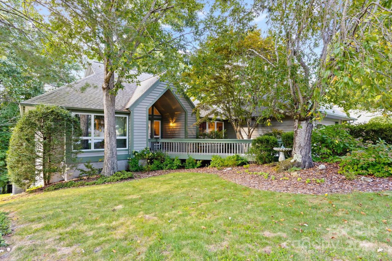 128 Forest View Dr., Flat Rock, NC 28731