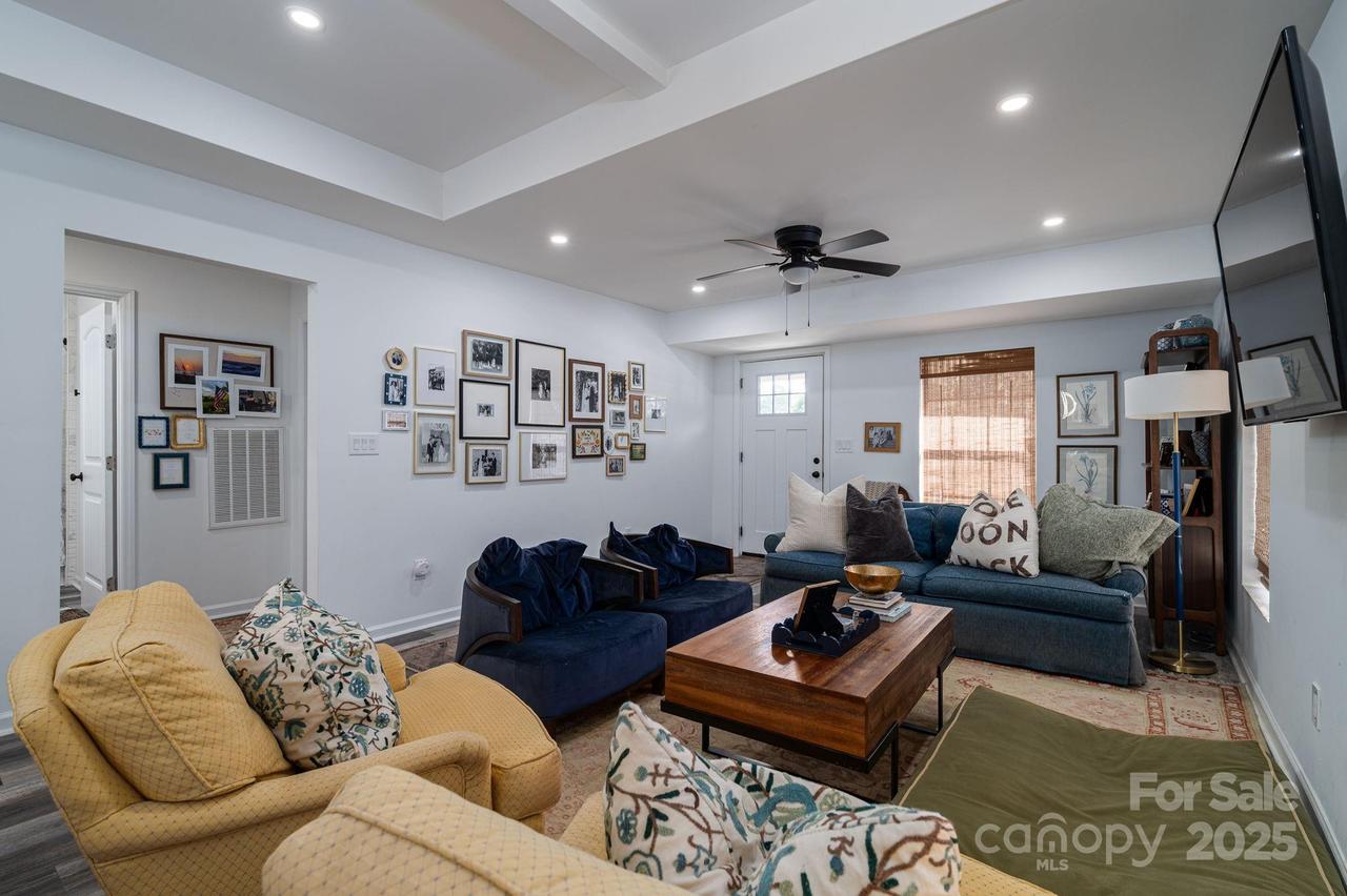913 Stowe Dr., Lowell, NC 28098