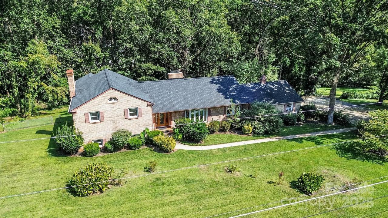 234 Edgewood Dr., Statesville, NC 28625