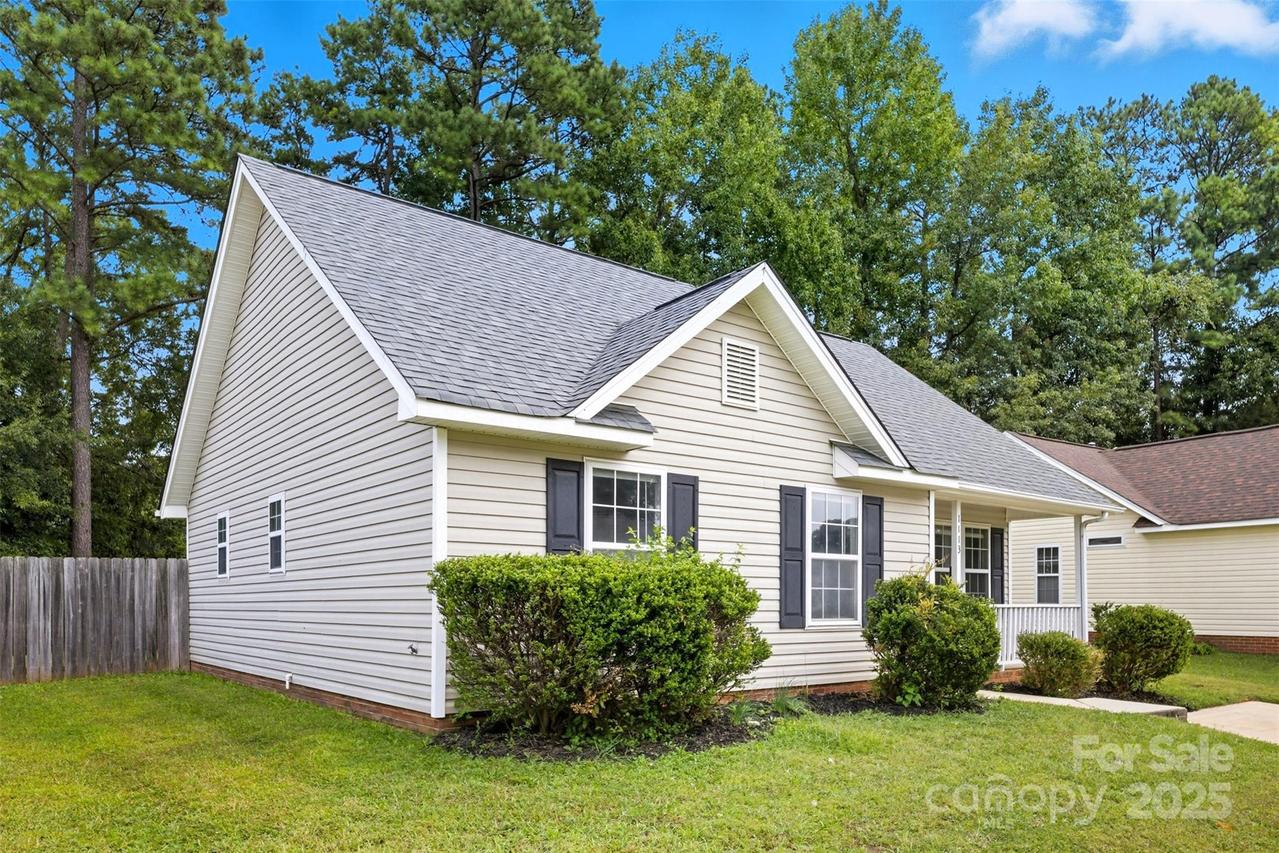 1113 Summit Hills Dr., Charlotte, NC 28214