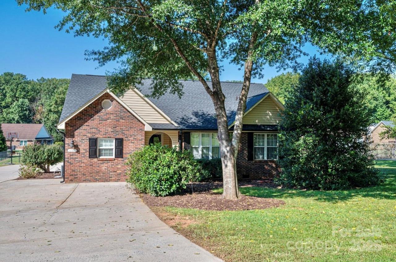 1751 Knights Dr., Denver, NC 28037