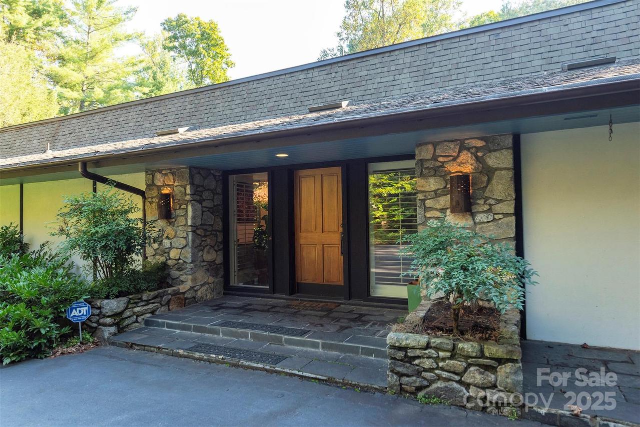 18 Forest Rd., Asheville, NC 28803