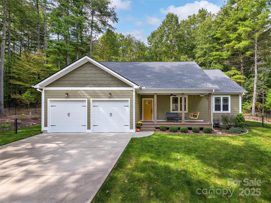 289 Thomas Rd., Hendersonville, NC 28739