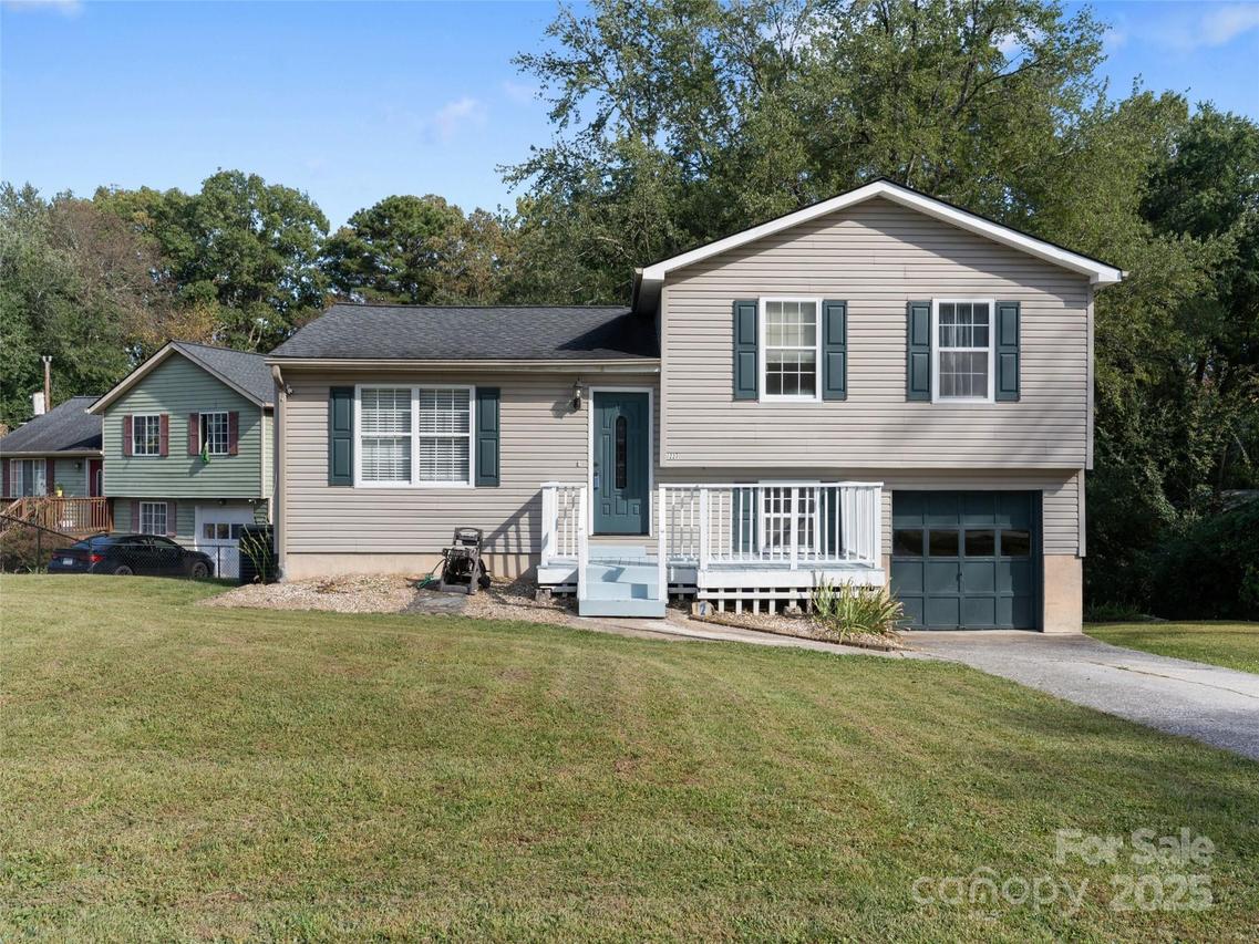 227 Bradshaw Ave., Hendersonville, NC 28792