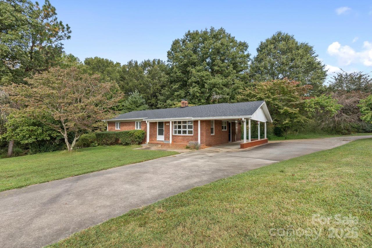 3004 Newton Dr., Statesville, NC 28677