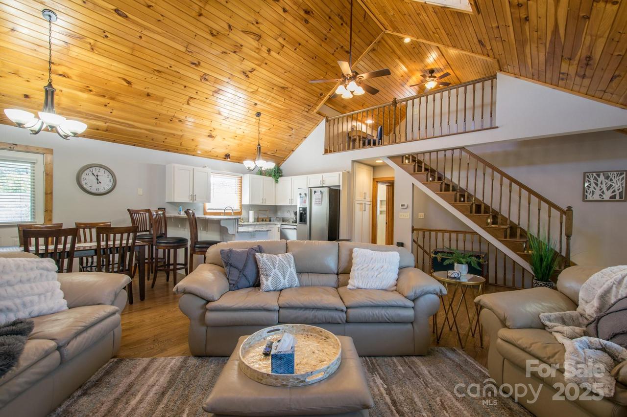 43 Evan Tyler Ln., Horse Shoe, NC 28742