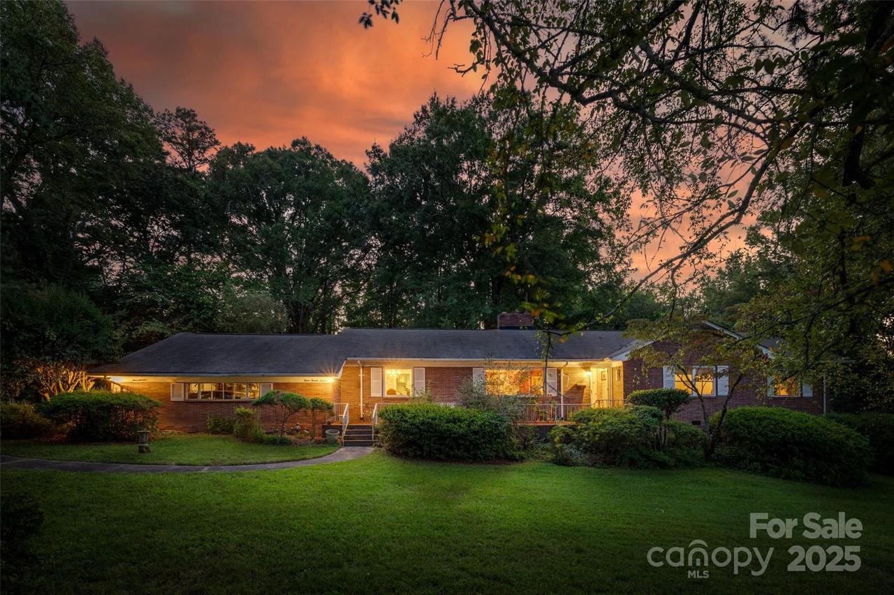 327 Livingston Dr., Charlotte, NC 28211