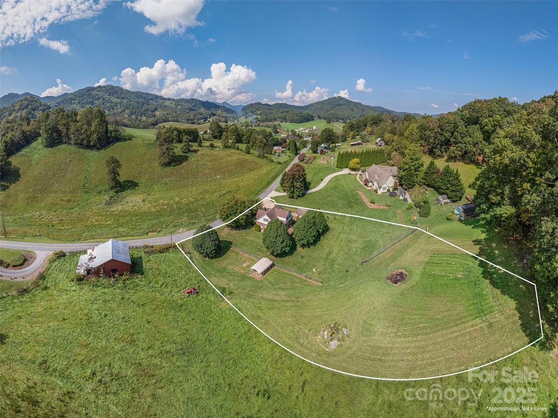 956 Iron Duff Rd., Waynesville, NC 28785