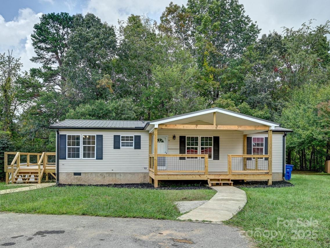 37 Motts Dr., Candler, NC 28715