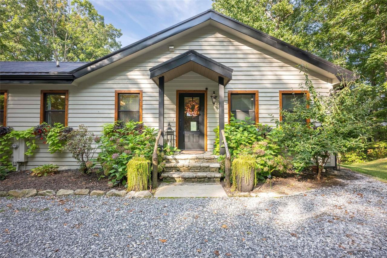 656 Far Away Hill, Lake Toxaway, NC 28747