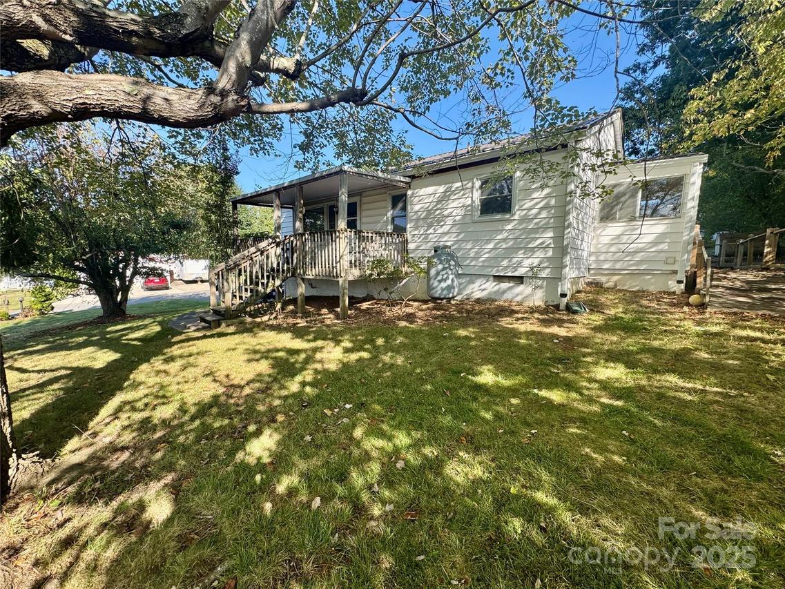 8 Donna Dr., Candler, NC 28715