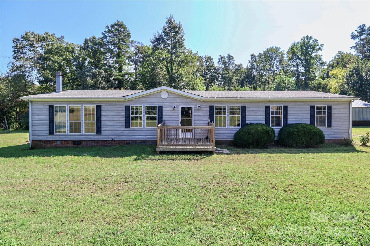 2545 Old Benbow Rd., Union Grove, NC 28689