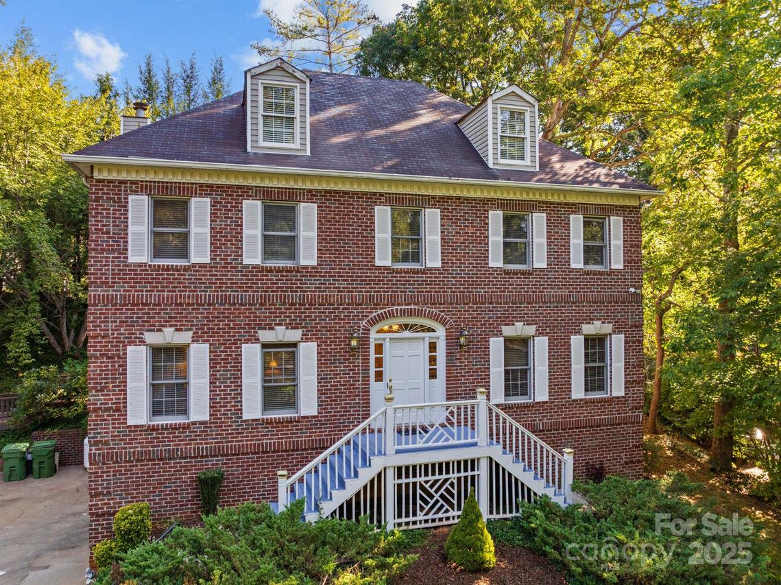 5 Silverstone Dr., Asheville, NC 28805