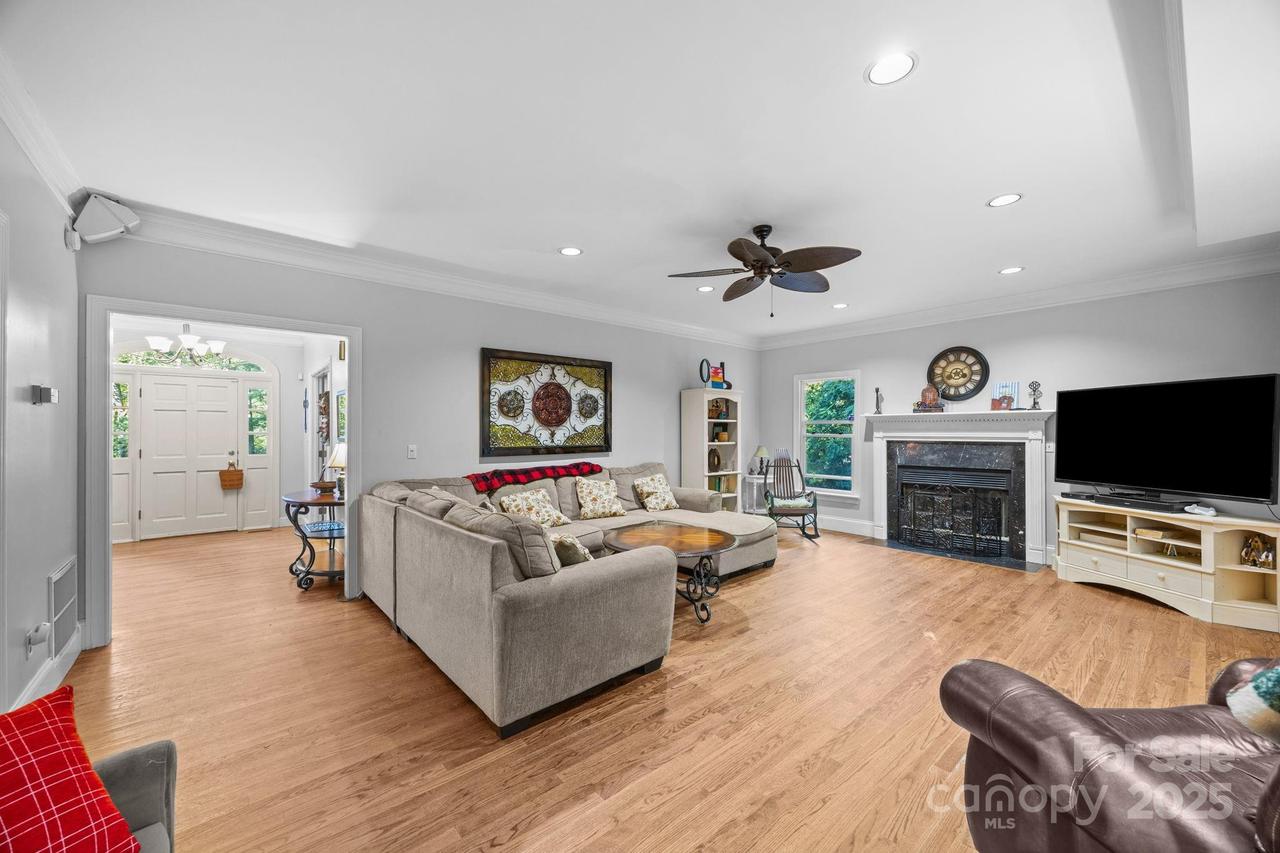 5 Silverstone Dr., Asheville, NC 28805