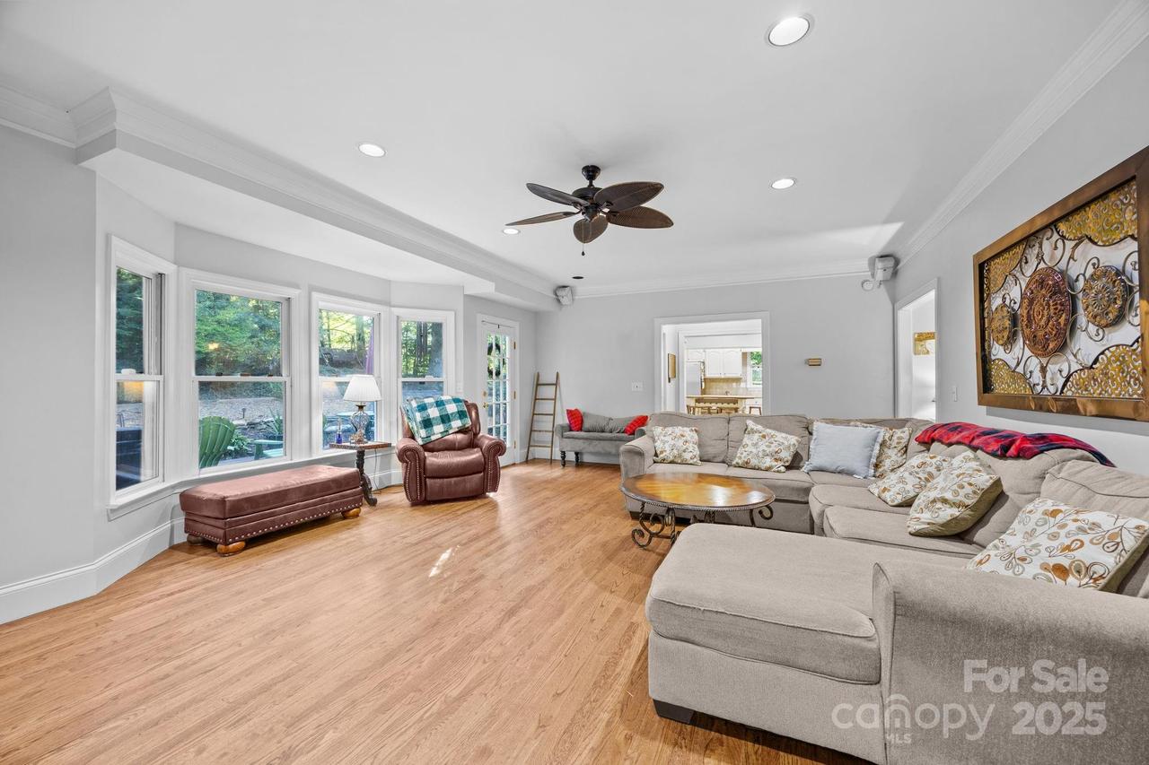 5 Silverstone Dr., Asheville, NC 28805