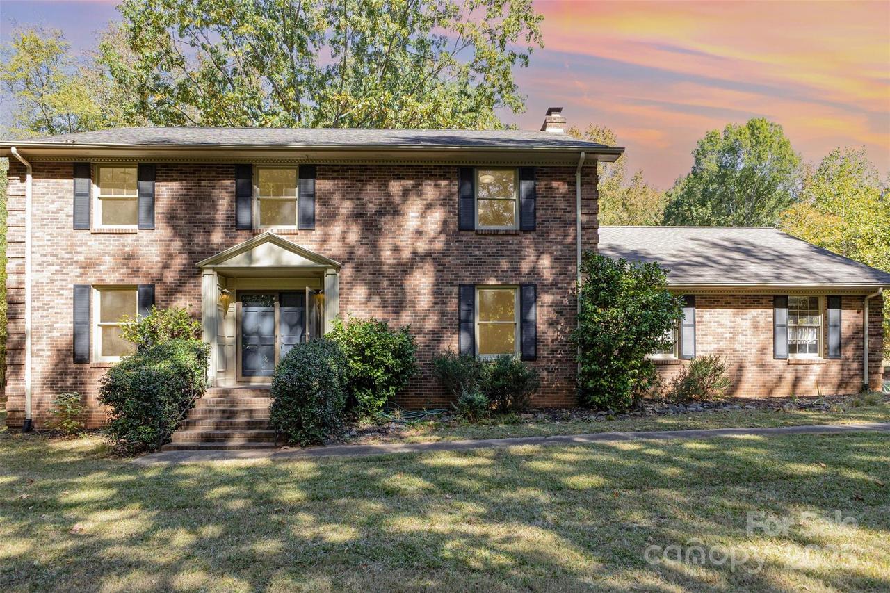 4529 Creemore Dr., Charlotte, NC 28213