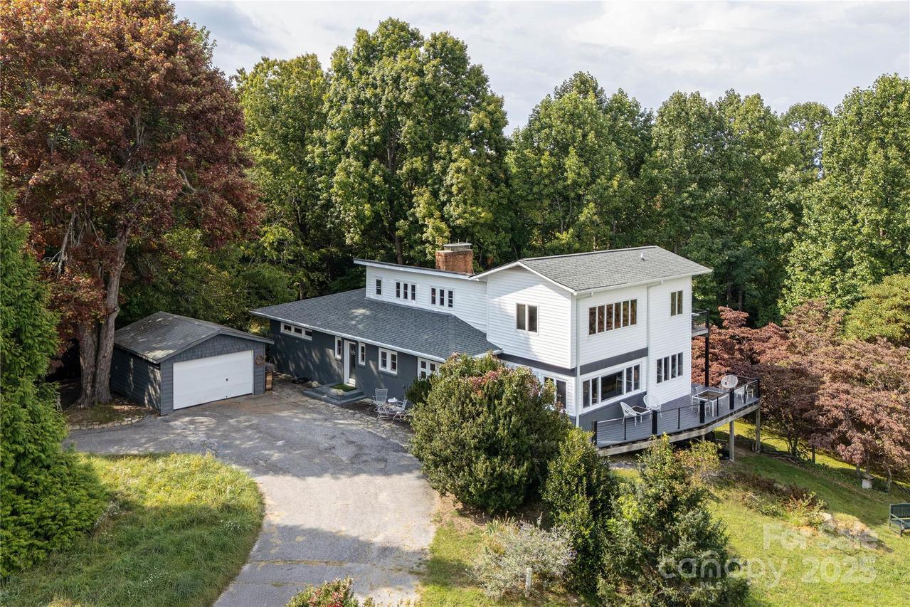 3684 Laurel Park Hwy., Laurel Park, NC 28739