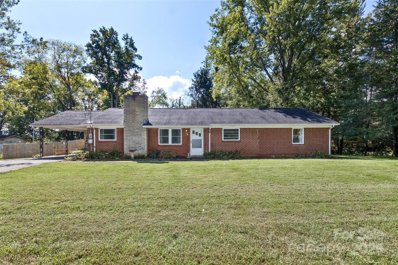 30 Valley Hill Dr., Canton, NC 28716