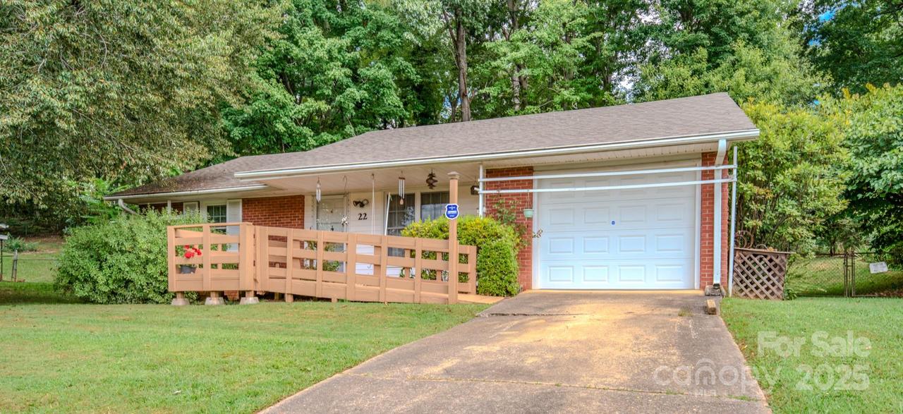 22 Dixon Ter., Candler, NC 28715