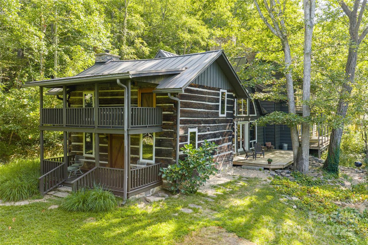 147 Dye Leaf Rd., Fairview, NC 28730