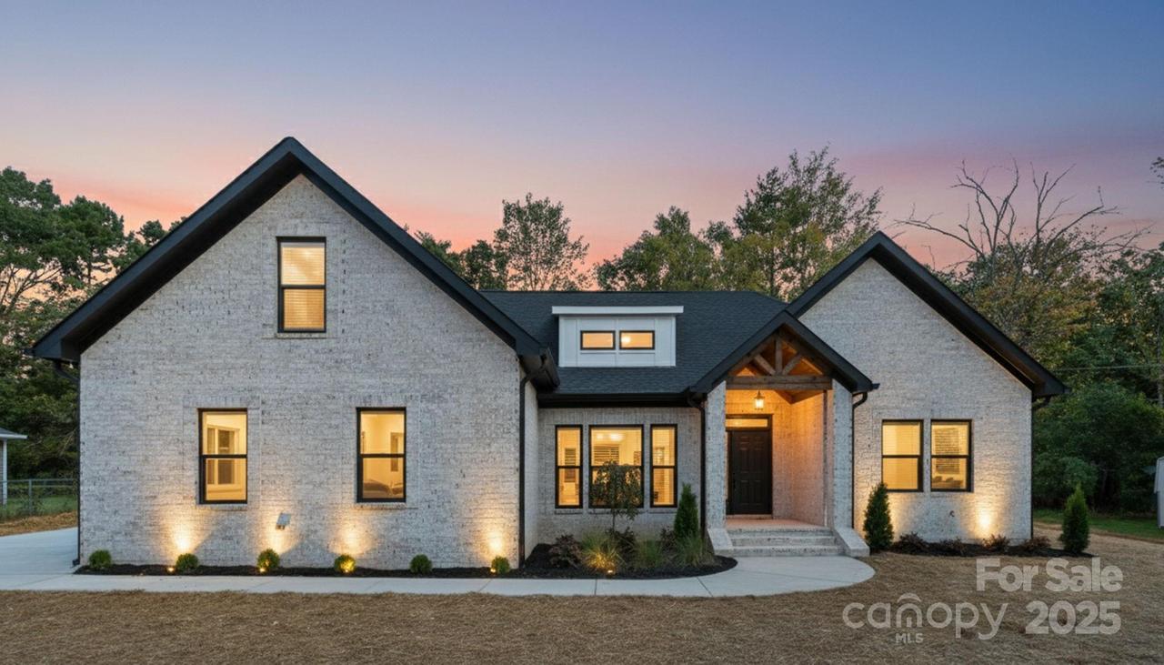 215 Picketts Cir., Indian Trail, NC 28079
