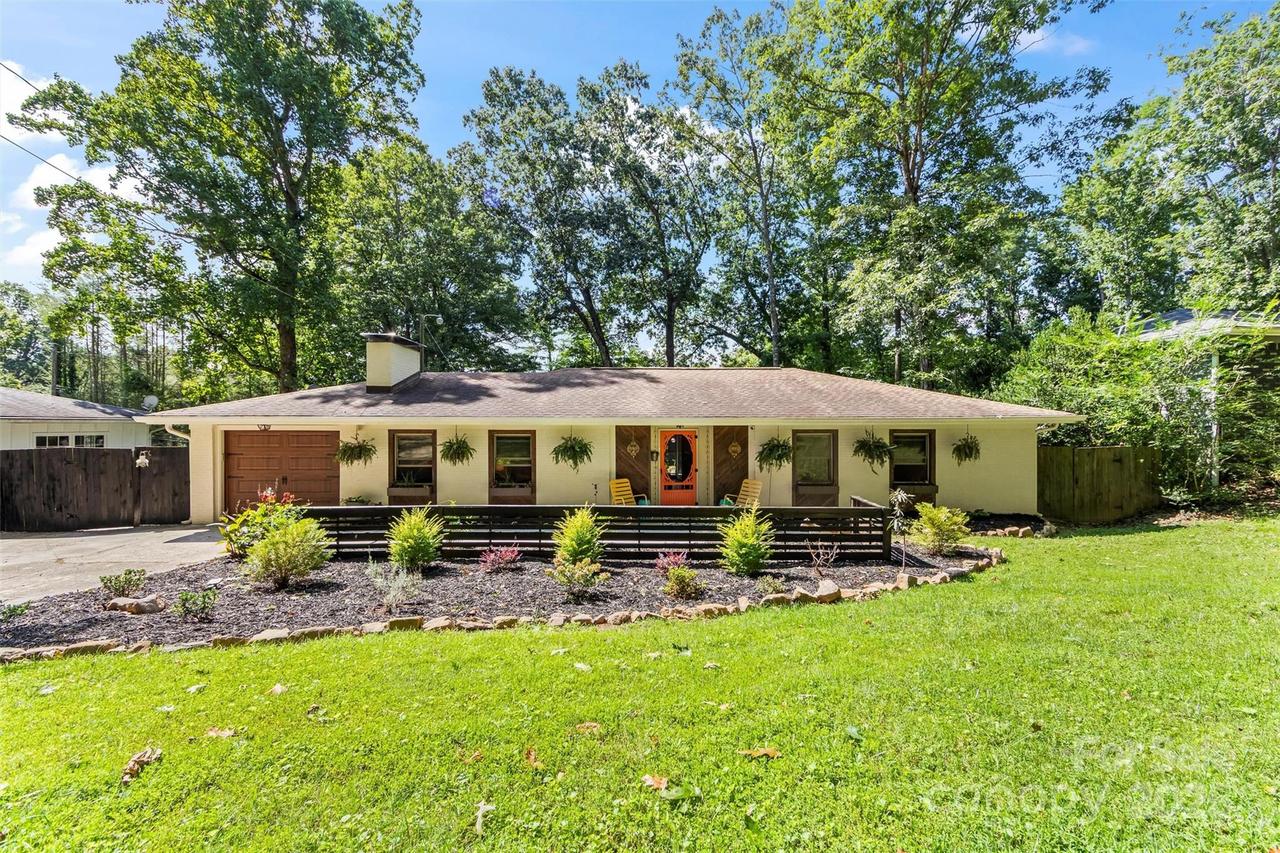 52 Rathfarnham Rd., Asheville, NC 28803