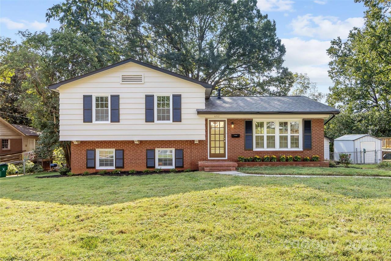 6717 Woodstock Dr., Charlotte, NC 28210