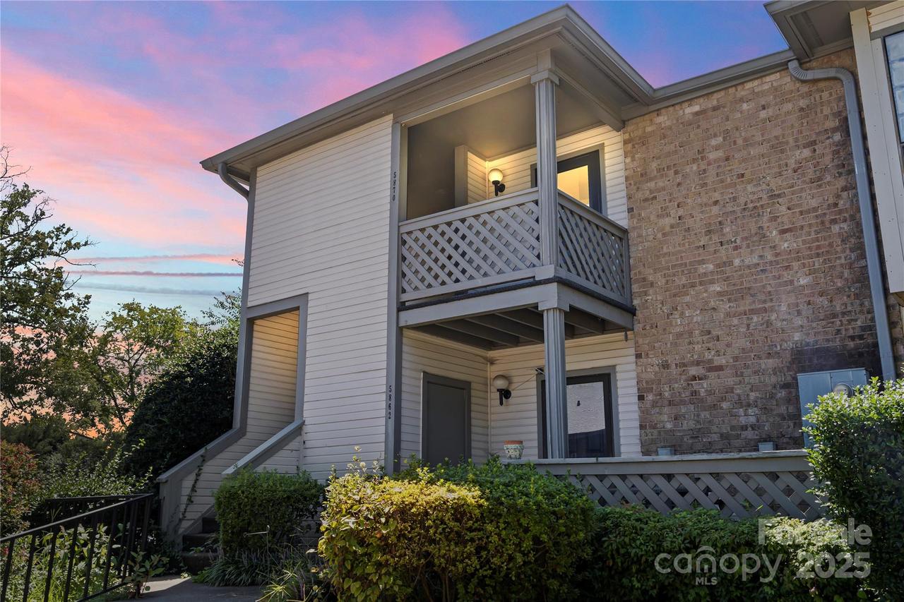 5870 Harris Grove Ln., Charlotte, NC 28212