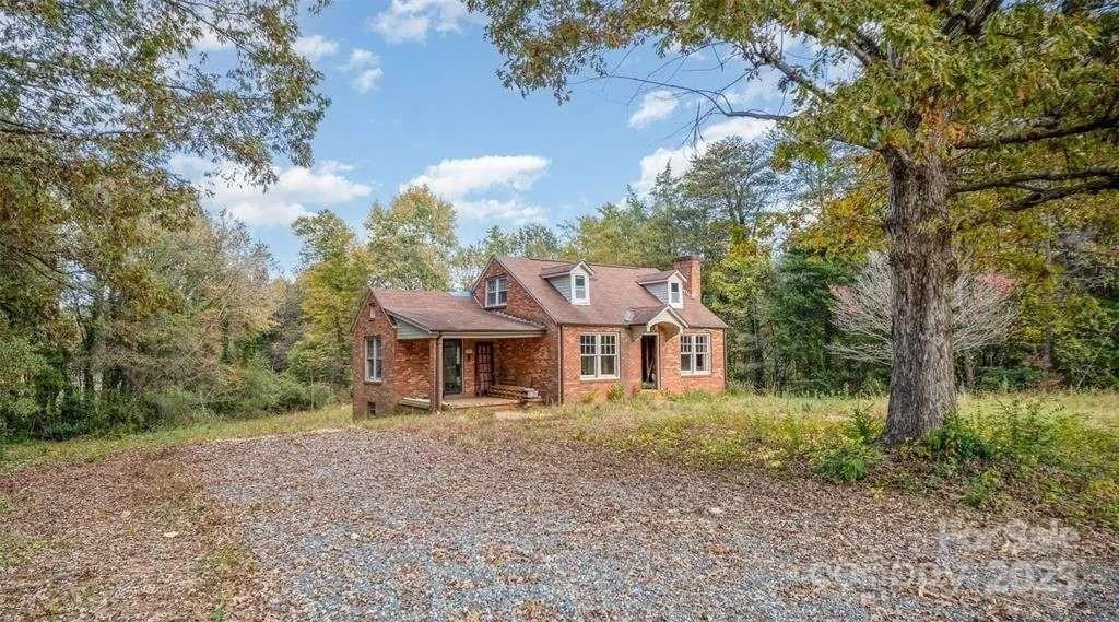 2839 24th Ave., Hickory, NC 28601
