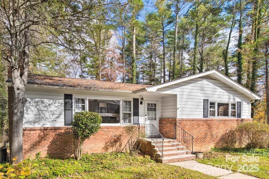 314 Armstrong Ave., Hendersonville, NC 28739