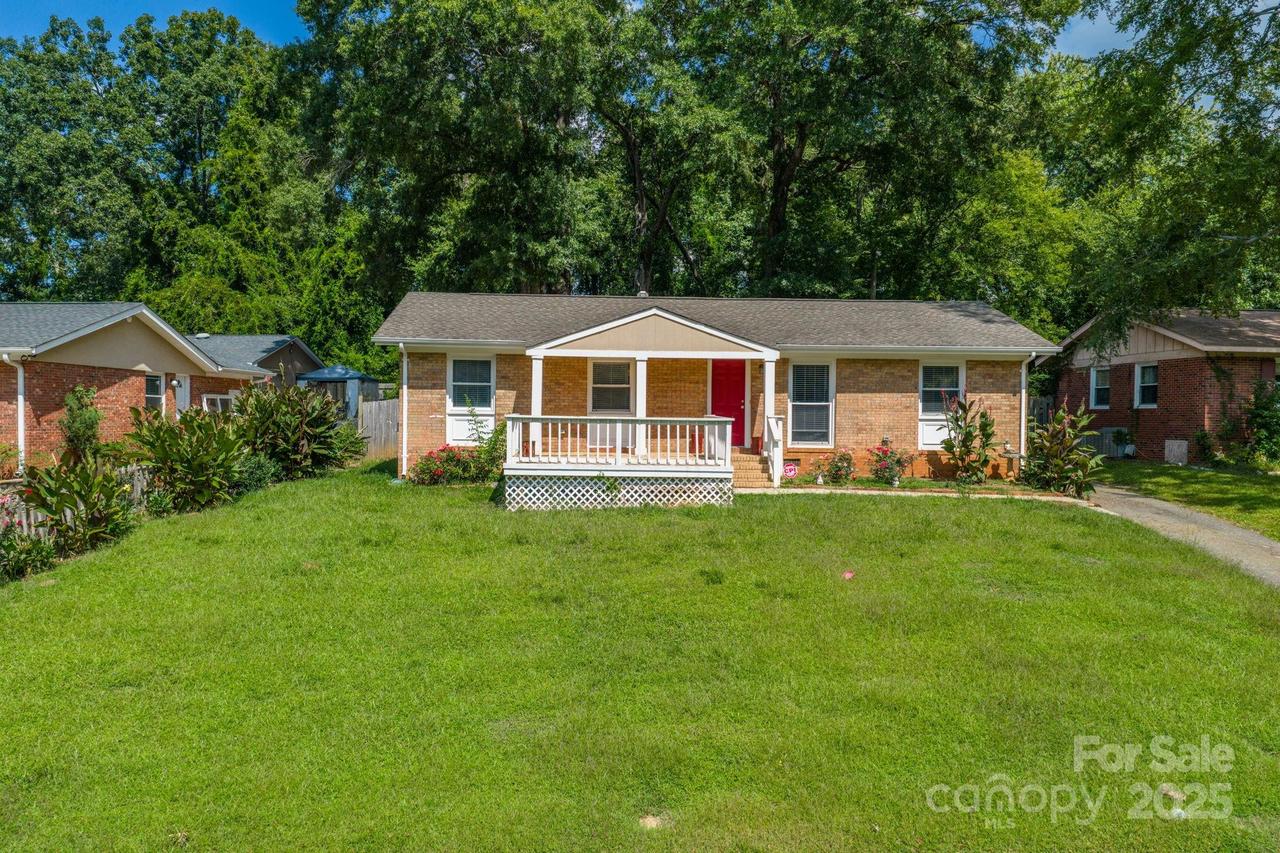 1009 Dunleigh Dr., Charlotte, NC 28214