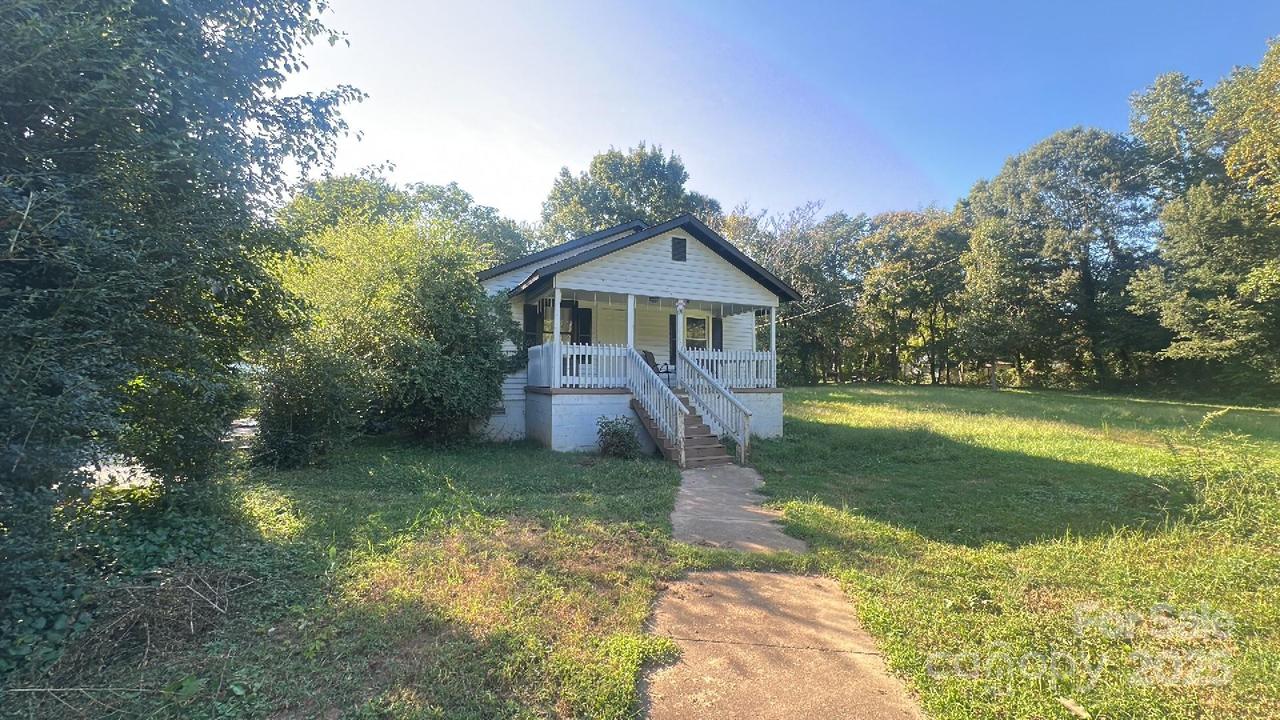1716 Younger Ave., Statesville, NC 28677
