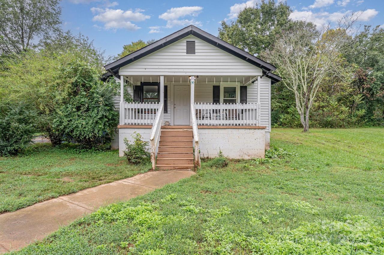 1716 Younger Ave., Statesville, NC 28677