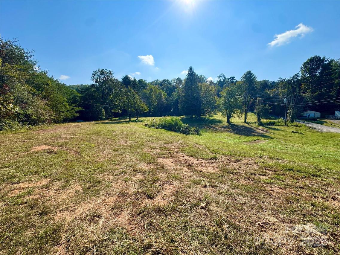 40 Doan Rd., Weaverville, NC 28787
