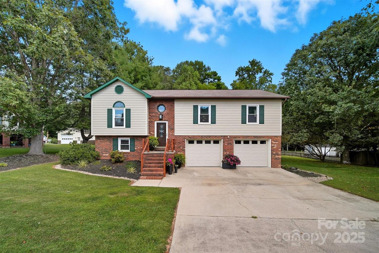 3308 Peachtree Pl., Lenoir, NC 28645