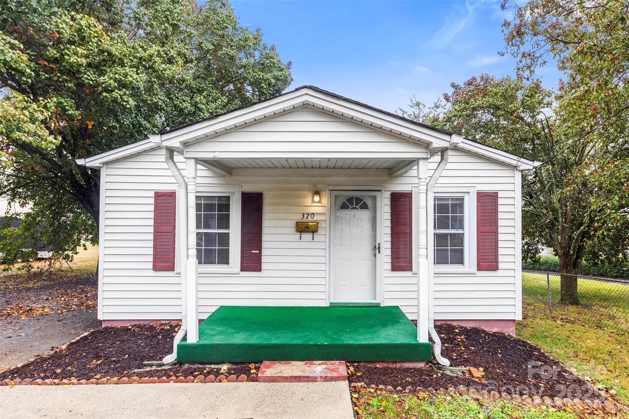 320 S Gaston St., Dallas, NC 28034