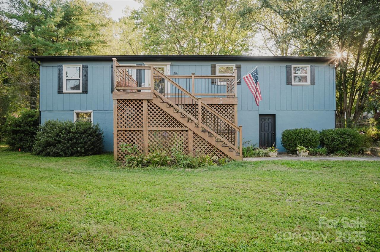 20 Ridgeway Dr., Flat Rock, NC 28731