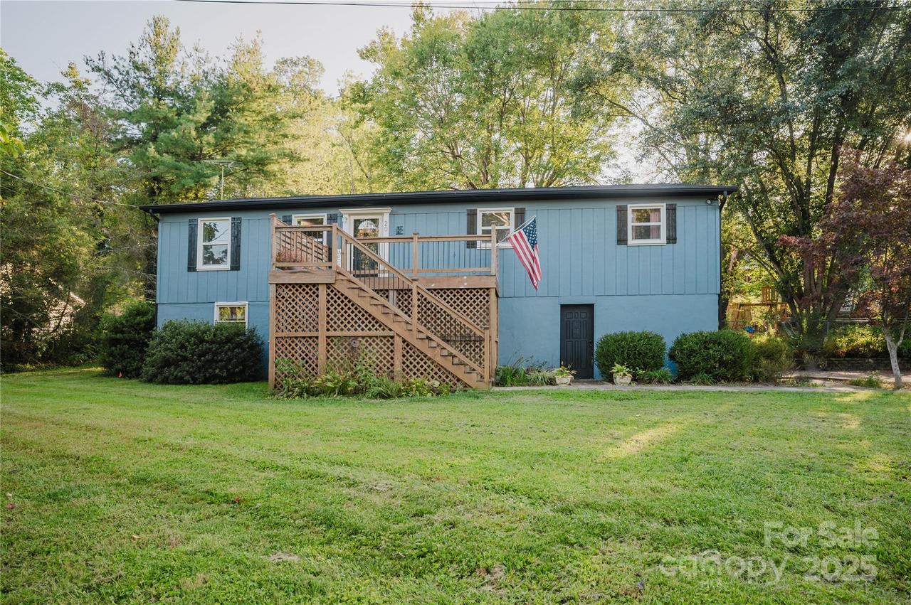 20 Ridgeway Dr., Flat Rock, NC 28731