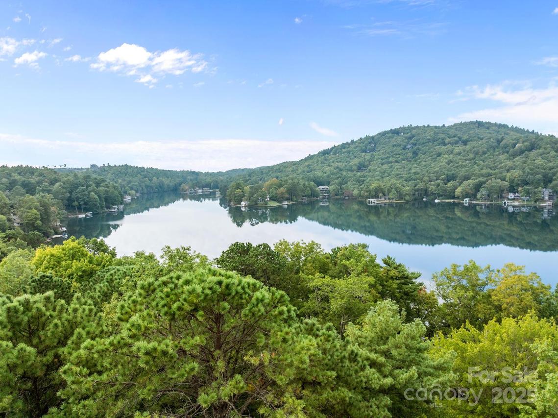 000 East Shore Dr., Lake Toxaway, NC 28747