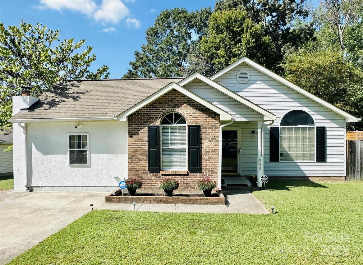 300 Cottonwood Park Dr., Charlotte, NC 28214