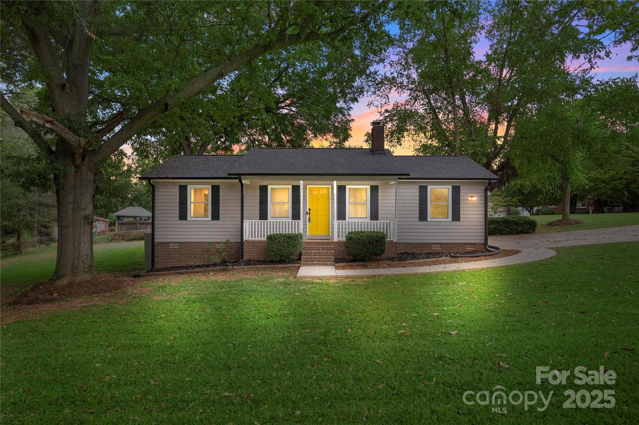 2302 Old Hickory Grove Rd., Mount Holly, NC 28120