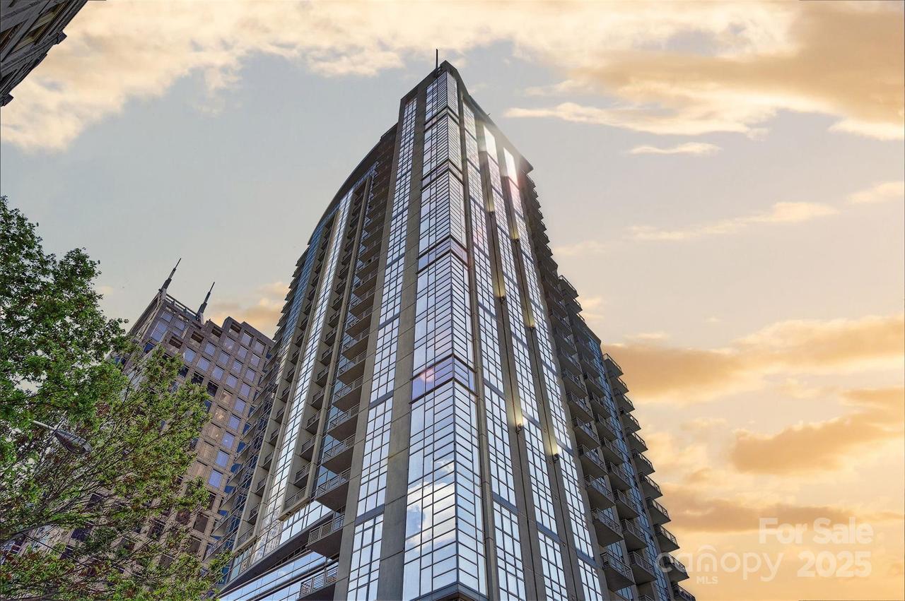 333 W Trade St. #2704, Charlotte, NC 28202
