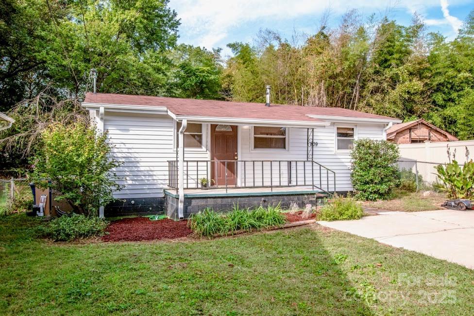809 N Mulberry St., Statesville, NC 28677