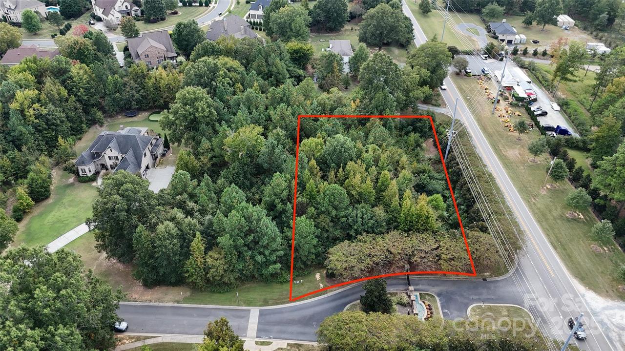 8335 Victoria Lake Dr., Waxhaw, NC 28173