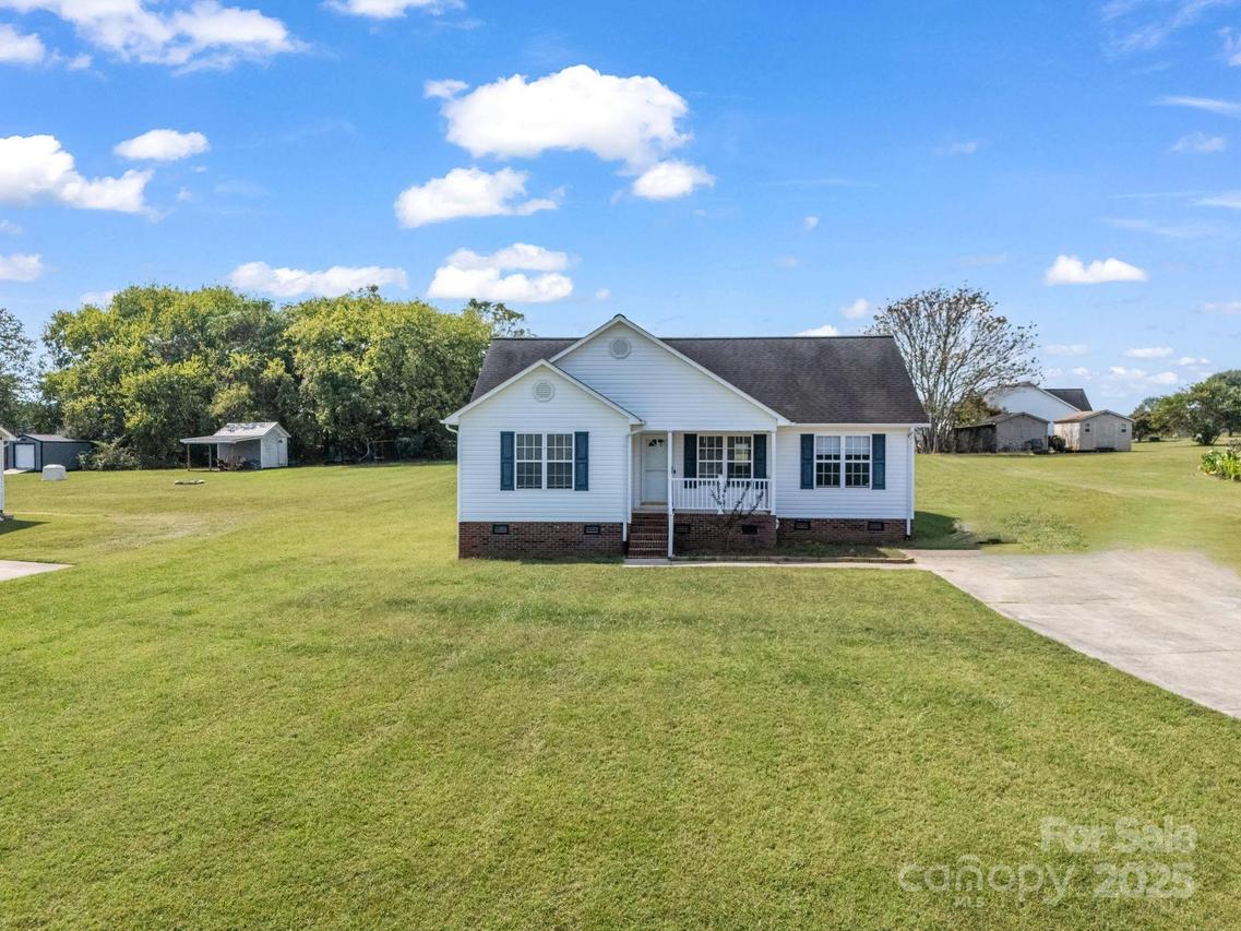 1643 Flag Ln., Vale, NC 28168
