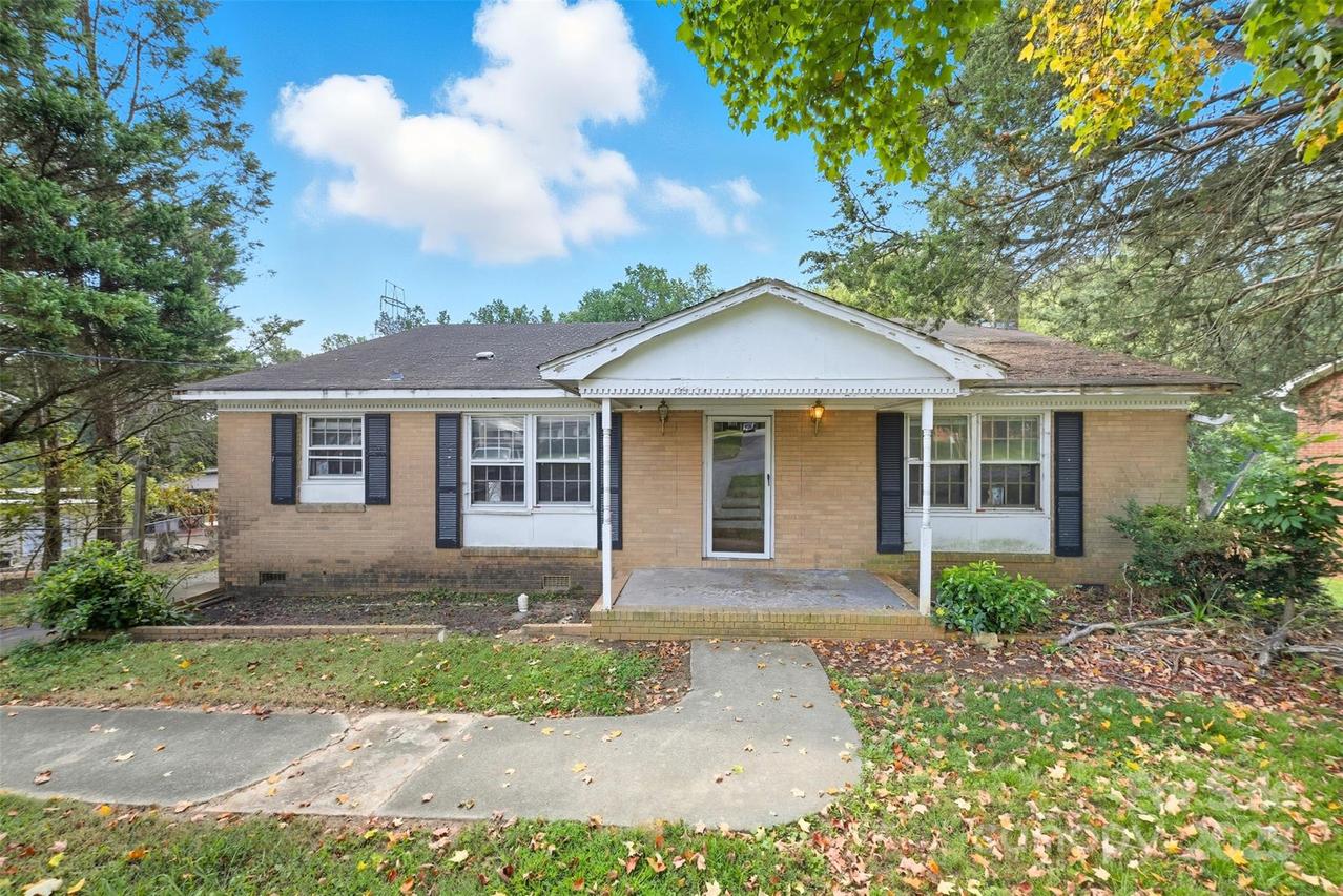 2925 Crescent Ln., Gastonia, NC 28052