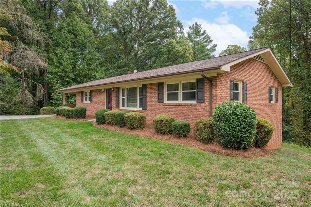 388 Brookwood Acres Dr., North Wilkesboro, NC 28659