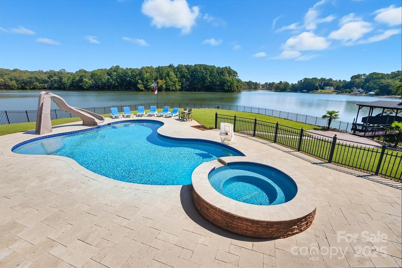 8424 Catawba Cove Dr., Belmont, NC 28012